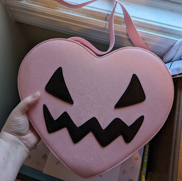 Em and sprout spooky pastel pink Jack o lantern heart shaped crossbody bag - Picture 2 of 7